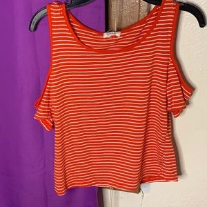 Crop top with open sleeves